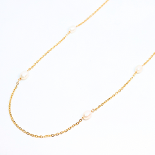 Load image into Gallery viewer, 19.2Kt Gold Freshwater Pearl Necklace