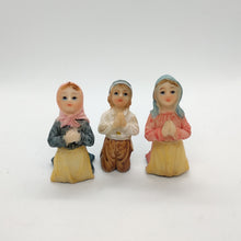 Load image into Gallery viewer, 3 Little Shepherds praying