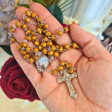 Cargar imagen en el visor de la galería, Olive Wood Rosary in Fatima Apparitions Wooden Keepsake Box
