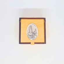Cargar imagen en el visor de la galería, Olive Wood Rosary in Fatima Apparitions Wooden Keepsake Box