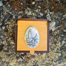 Cargar imagen en el visor de la galería, Olive Wood Rosary in Fatima Apparitions Wooden Keepsake Box