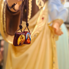 Load image into Gallery viewer, Wood and Cloth Scapular