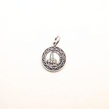 Load image into Gallery viewer, Relic of Fatima – Apparitions Medal with Terra de Fátima
